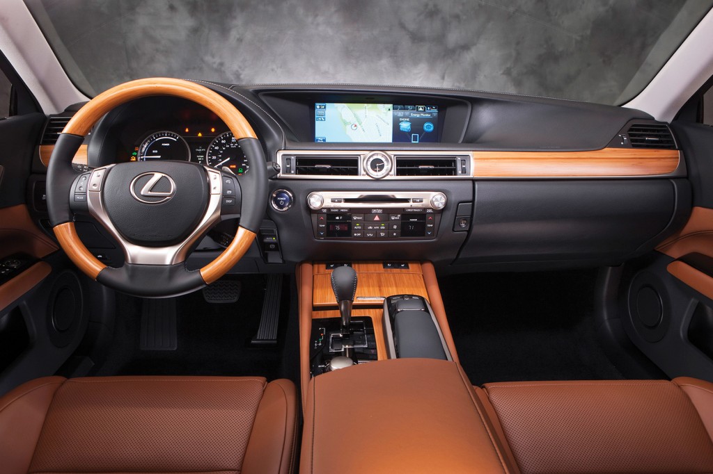 Available in the unusual color combination of medium brown leather with bamboo accents, the cabin in the GS 450h is simultaneously striking and tasteful.