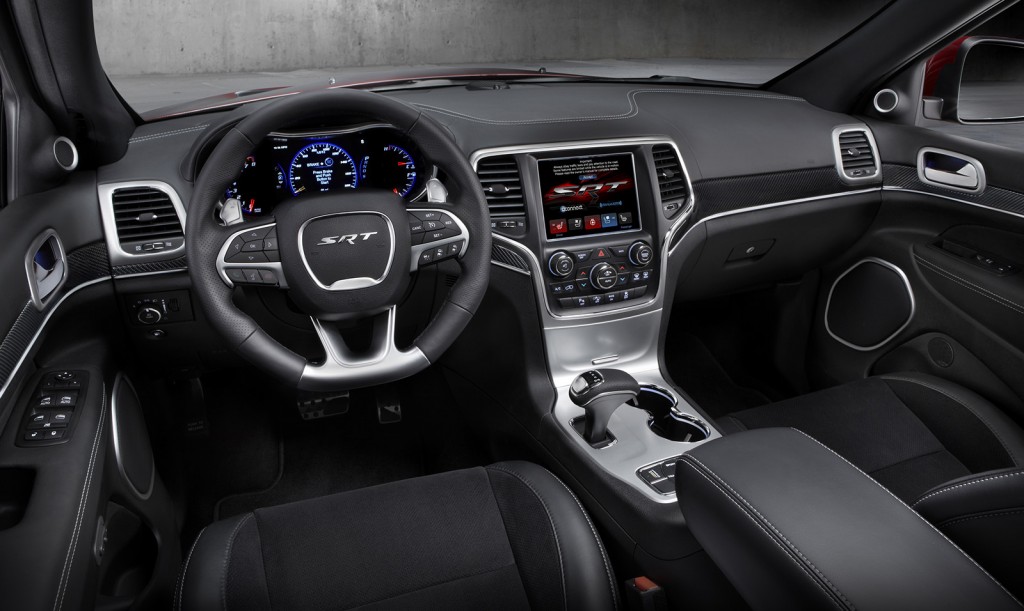 The Grand Cherokee SRT’s cabin has such a high level of luxury that it seems a worthy alternative to the exclusive, high-performance SUVs from Porsche and Land Rover.