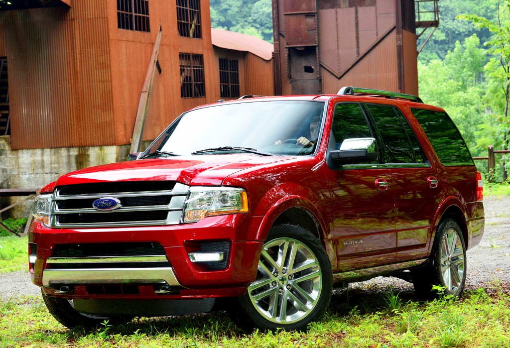 The Ford Expedition has been powered by a V8 ever since it was launched in 1996. For 2015, Ford is making a huge change by dropping the V8 in favor of a more powerful turbocharged V6.