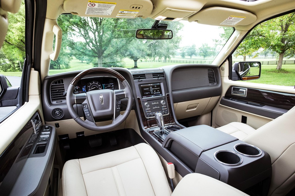 The Navigator’s cabin comes with plenty of leather and wood, giving it the upscale look that people expect from a luxury SUV.